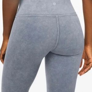 Lululemon Wunder Under blue size 6 28”